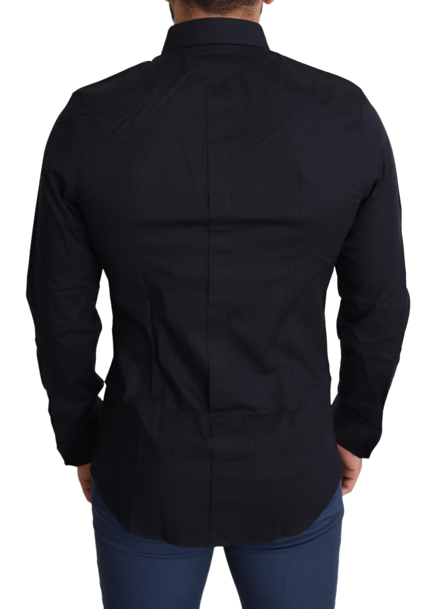 Black shirt on a mannequin