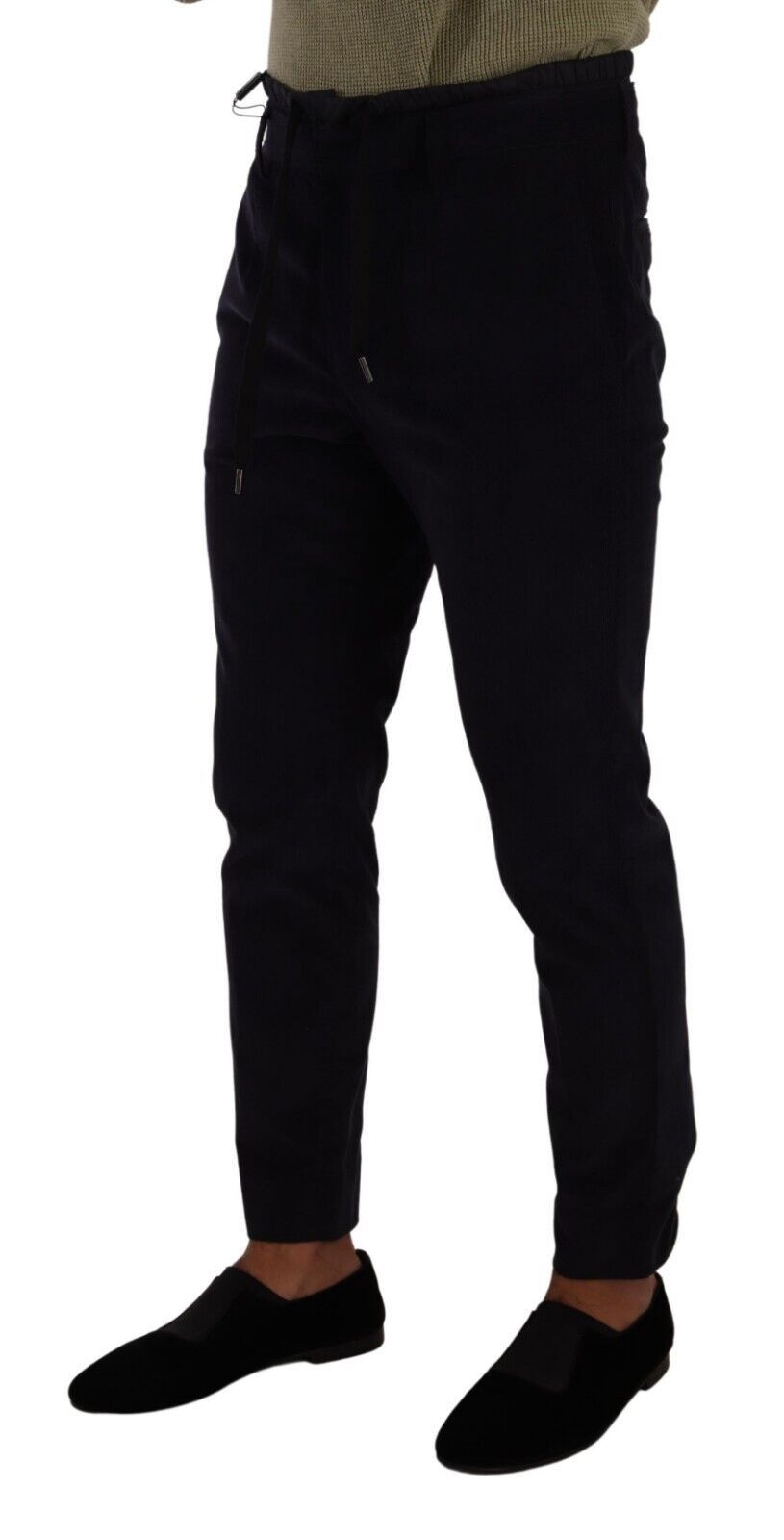 Man wearing black shoes, pants, shirt, and tie