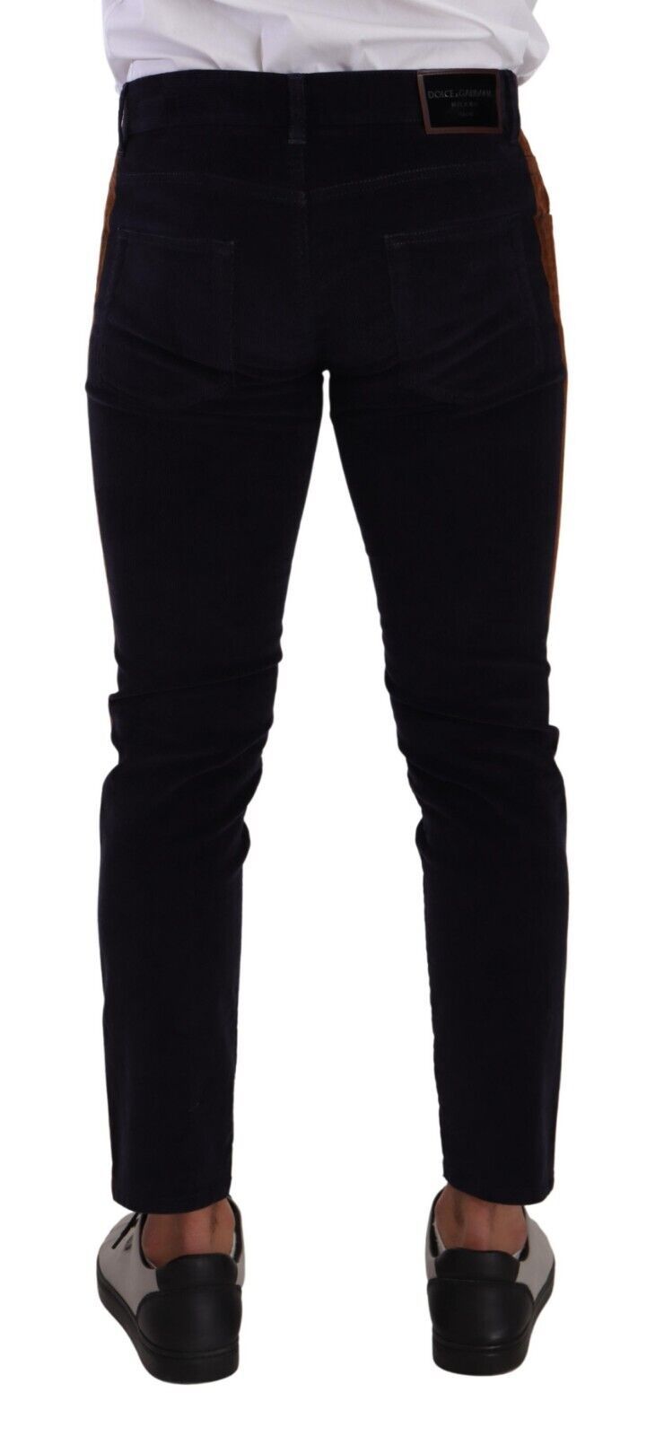 Pair of black trousers with a slim fit