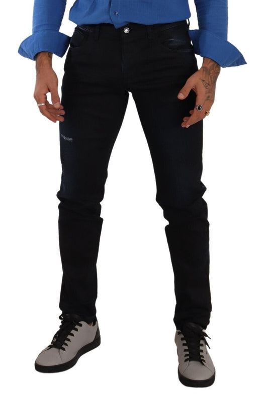 Man wearing blue jeans and black shoes