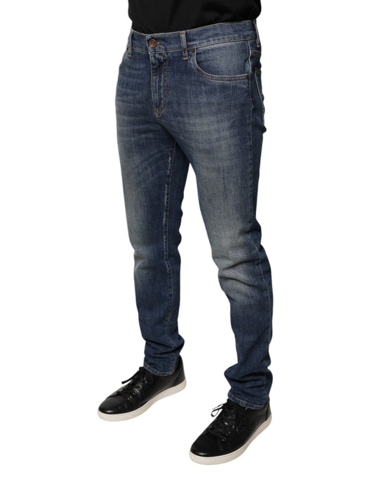 Man wearing blue jeans and black shoes