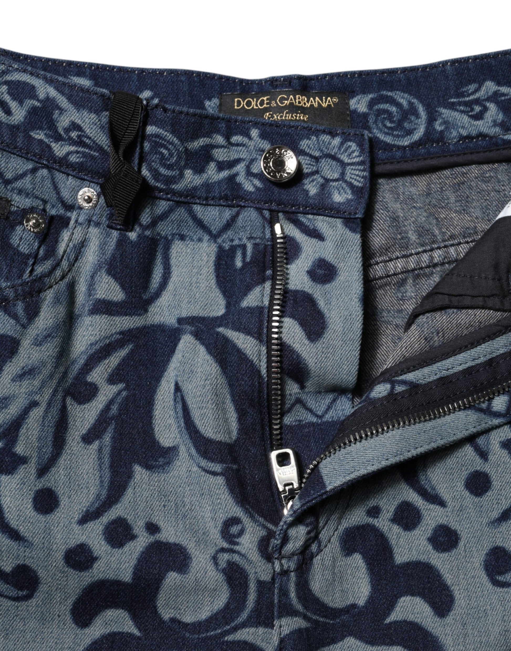 Blue jeans with zipper detailing on front