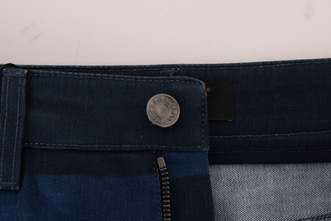 Blue jeans with coin button closure