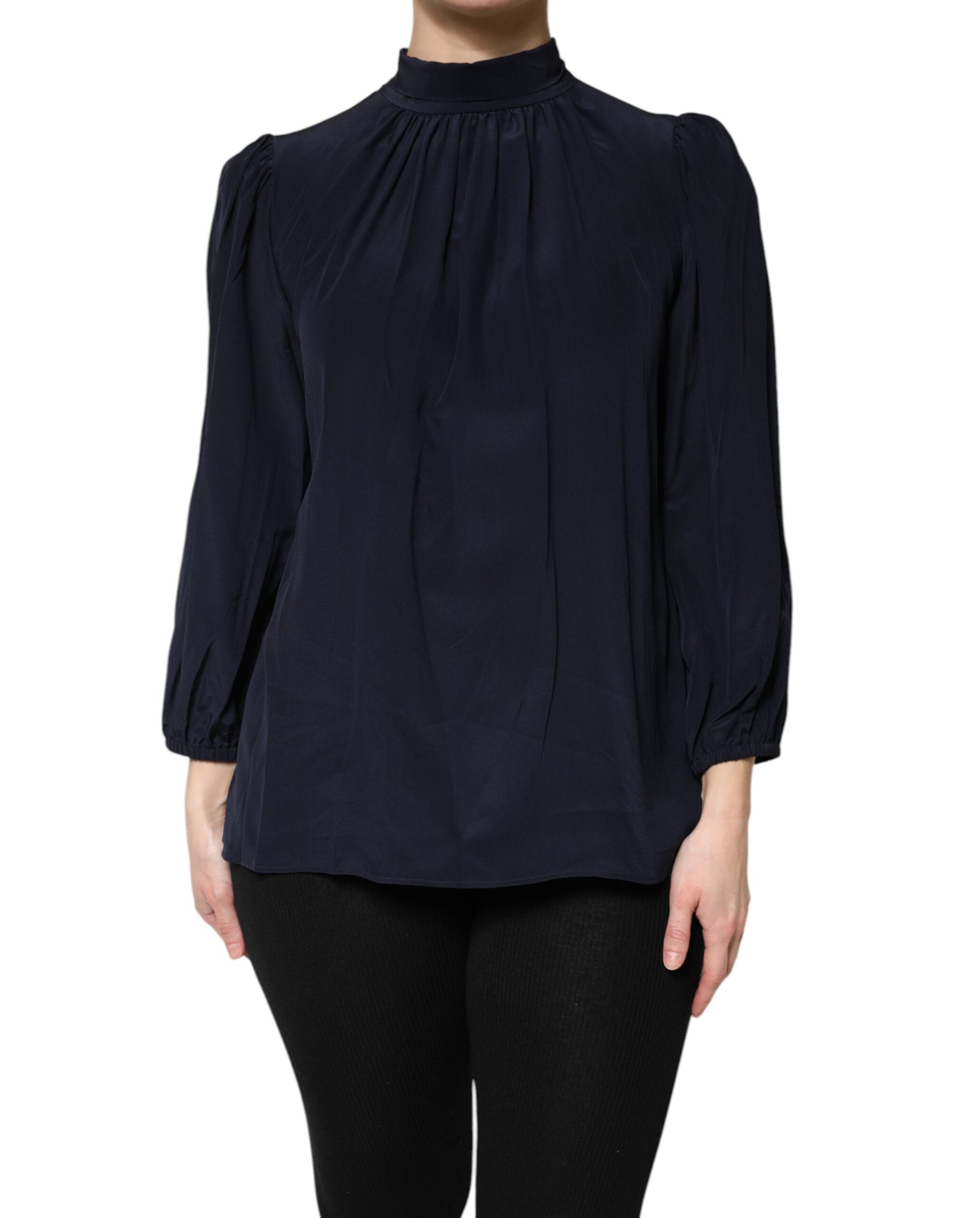 Woman wearing a dark blue blouse with ruffled sleeves