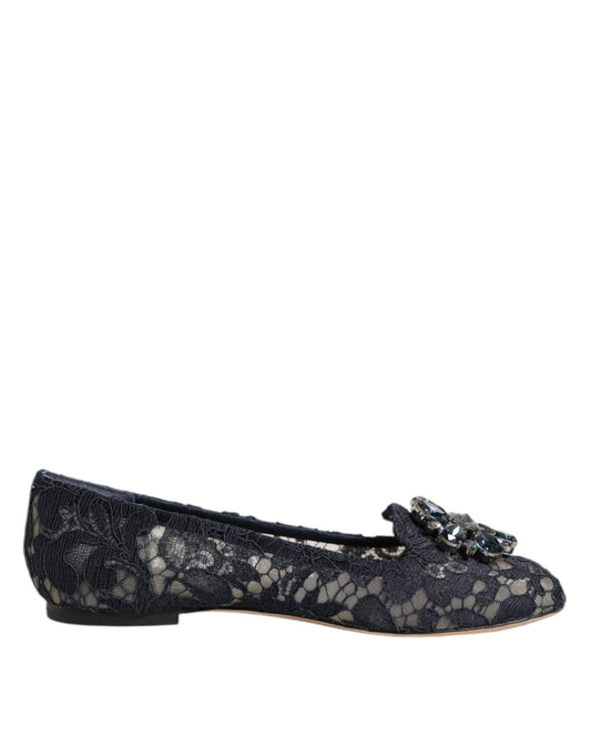 Black lace up shoe with bow on top