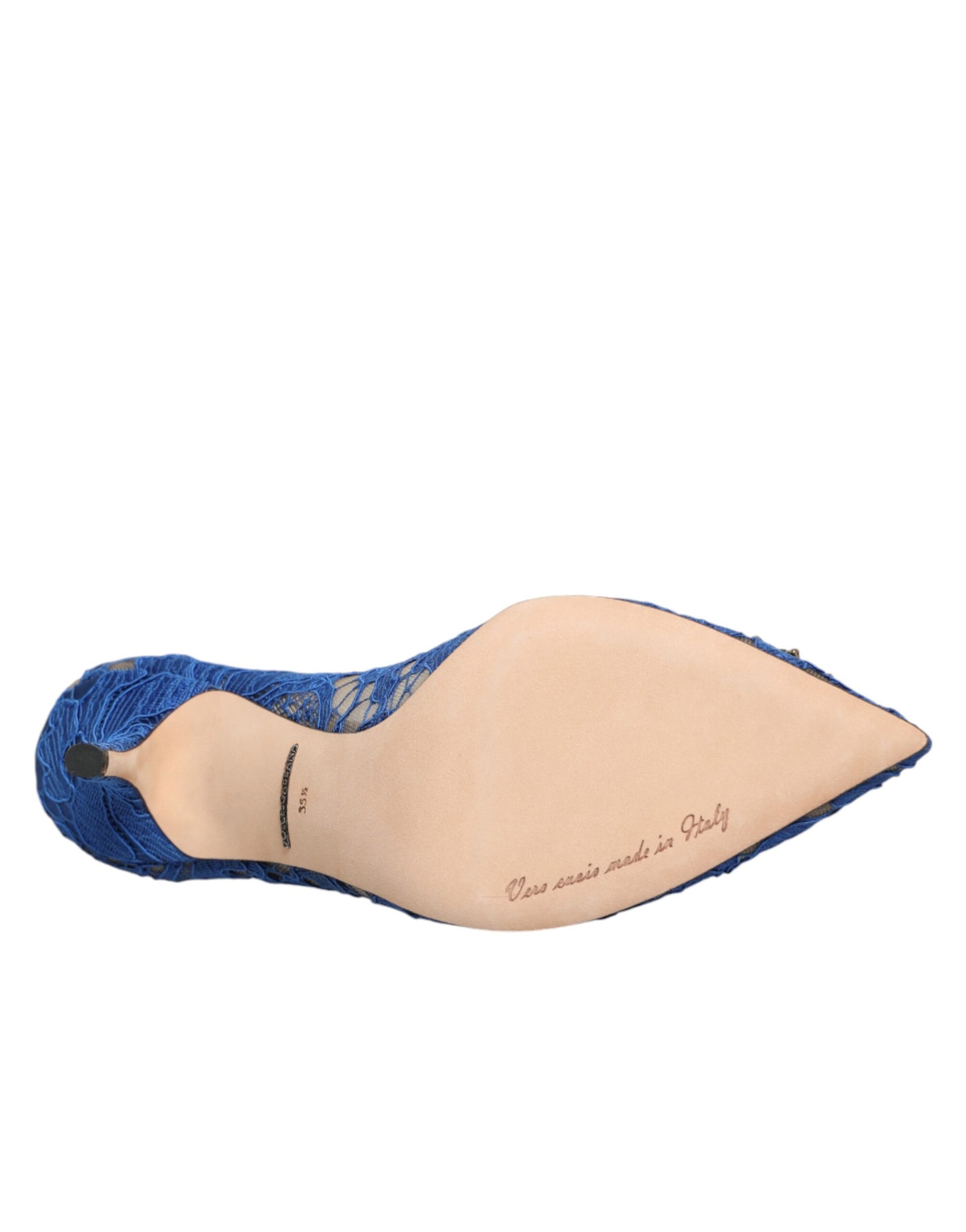 Pillow shaped like a bird's head