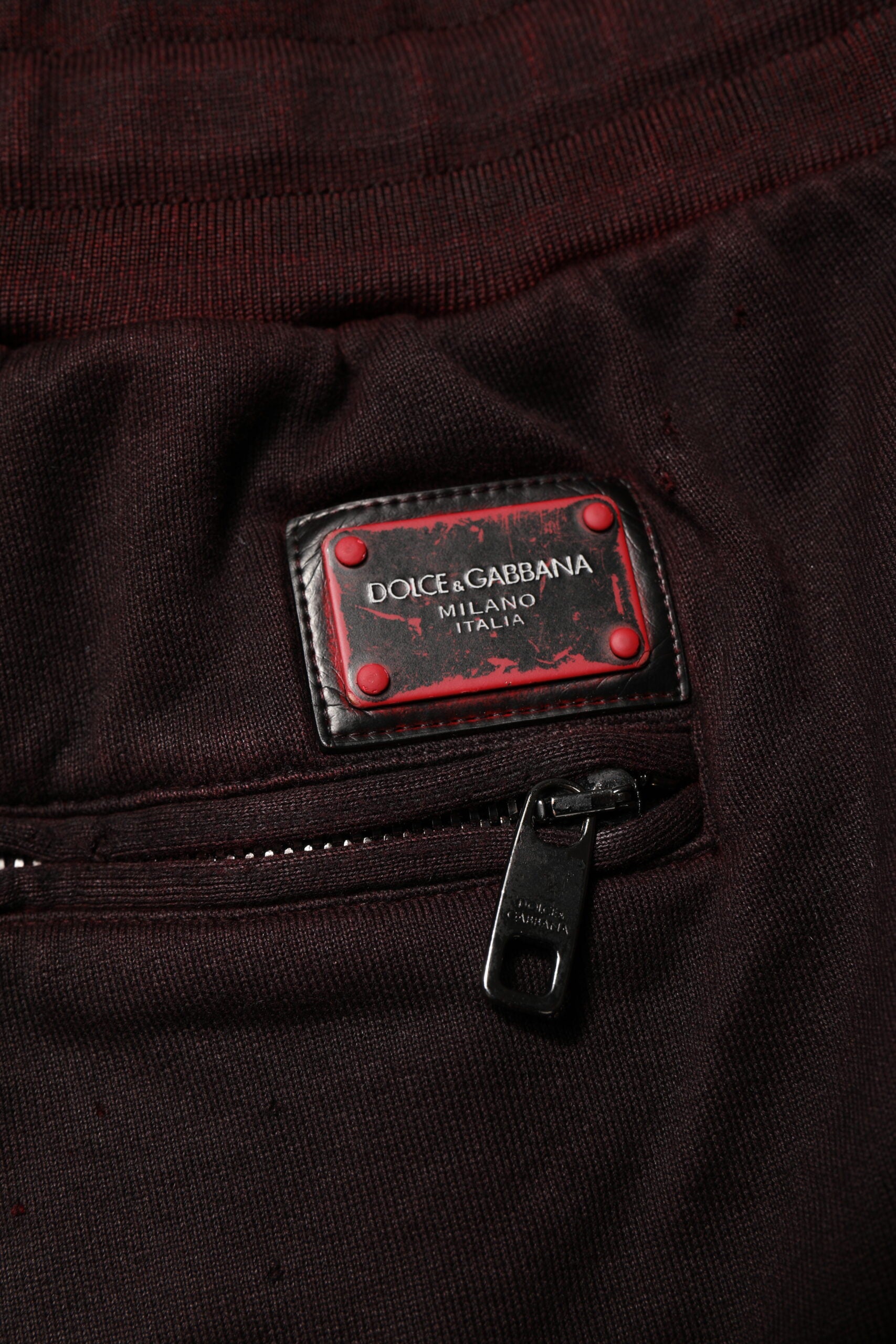 Red cotton bermuda shorts with black zipper and logo tag