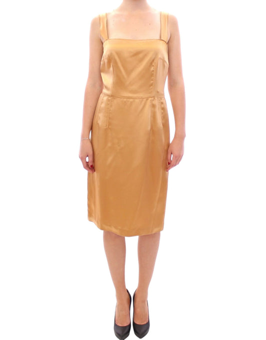 Woman wearing a sleeveless gold dress