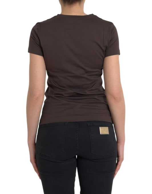 Woman wearing brown shirt and black jeans