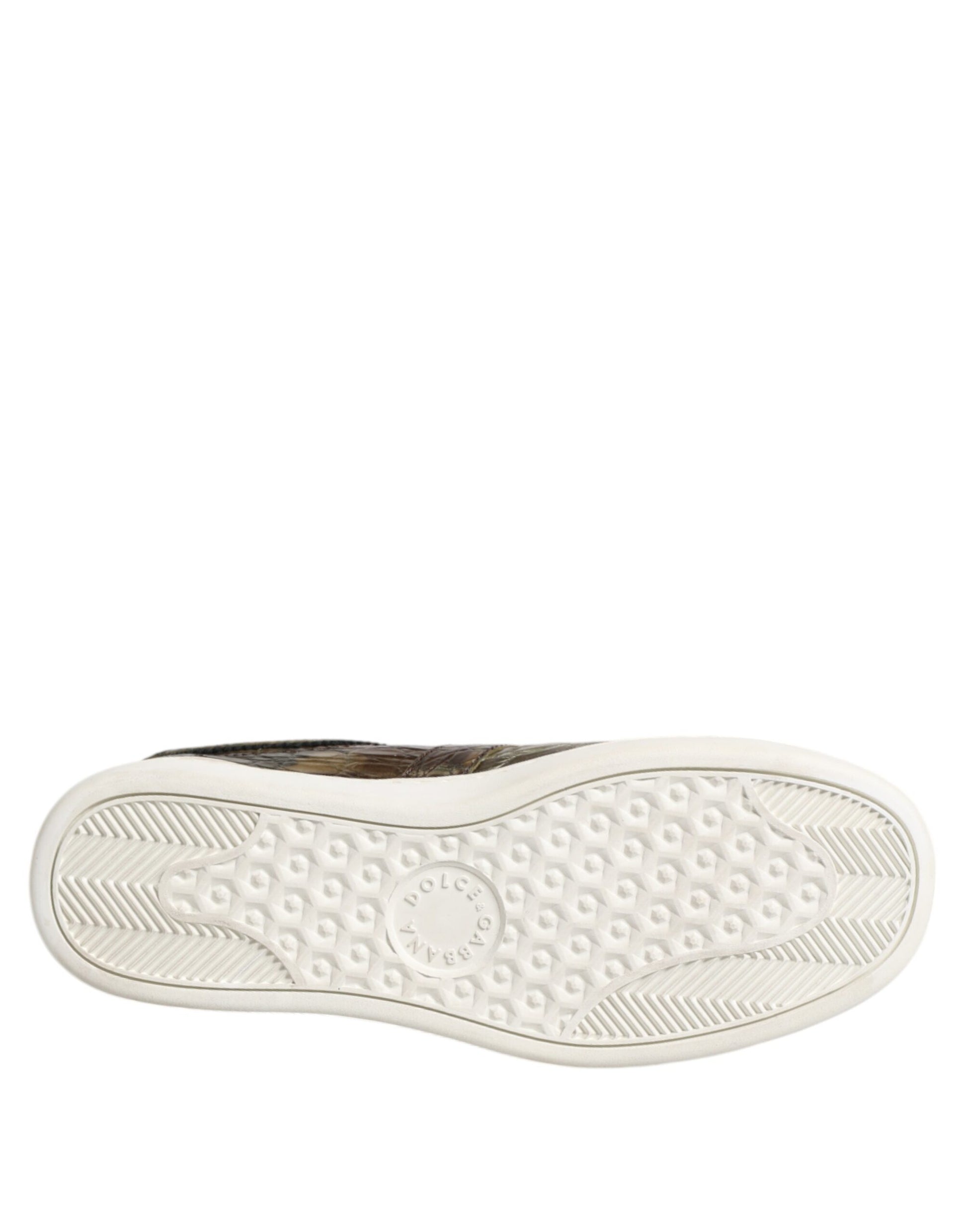 White shoe with a patterned sole
