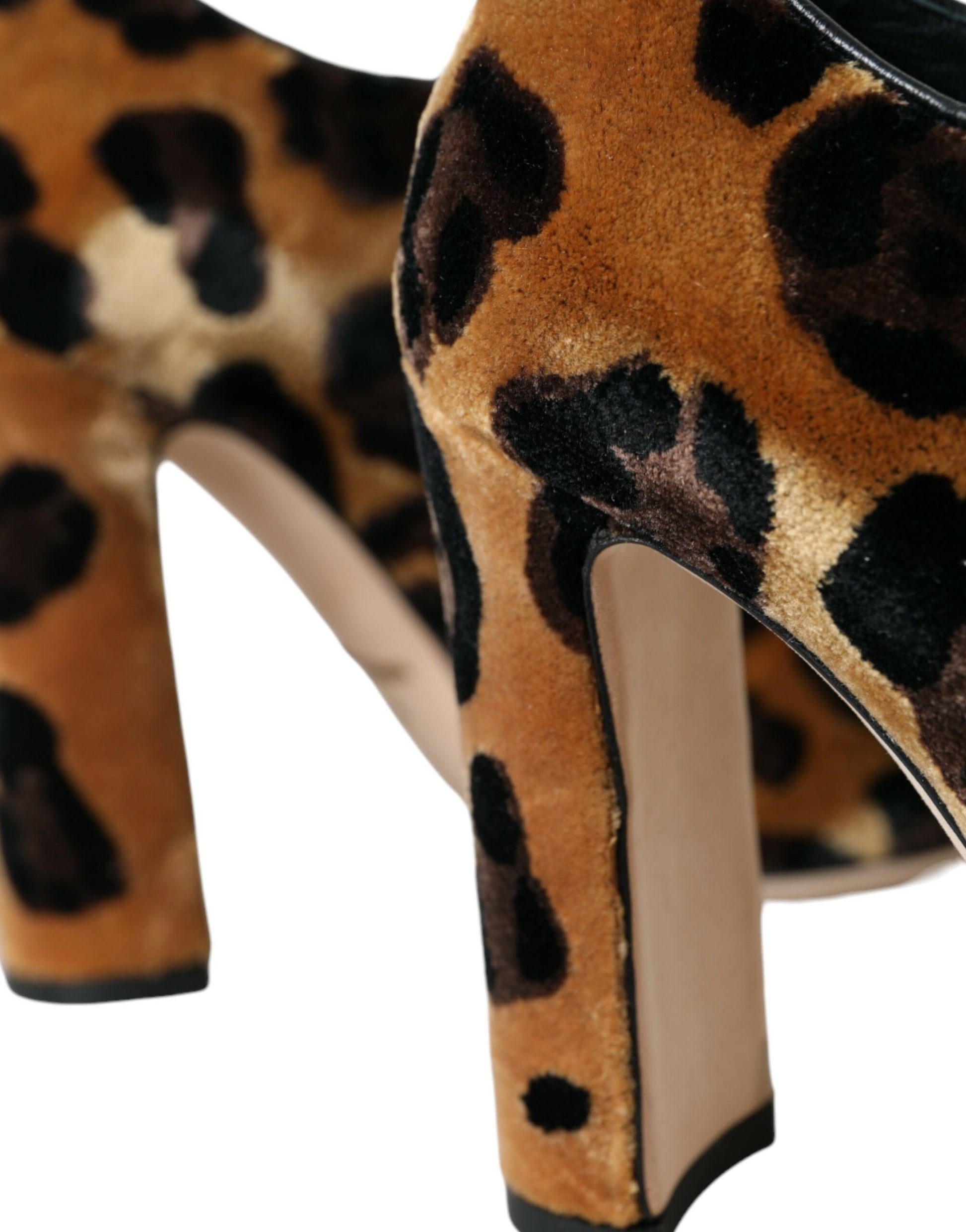 Leopard print high heel shoes with a pointed toe and stiletto heels
