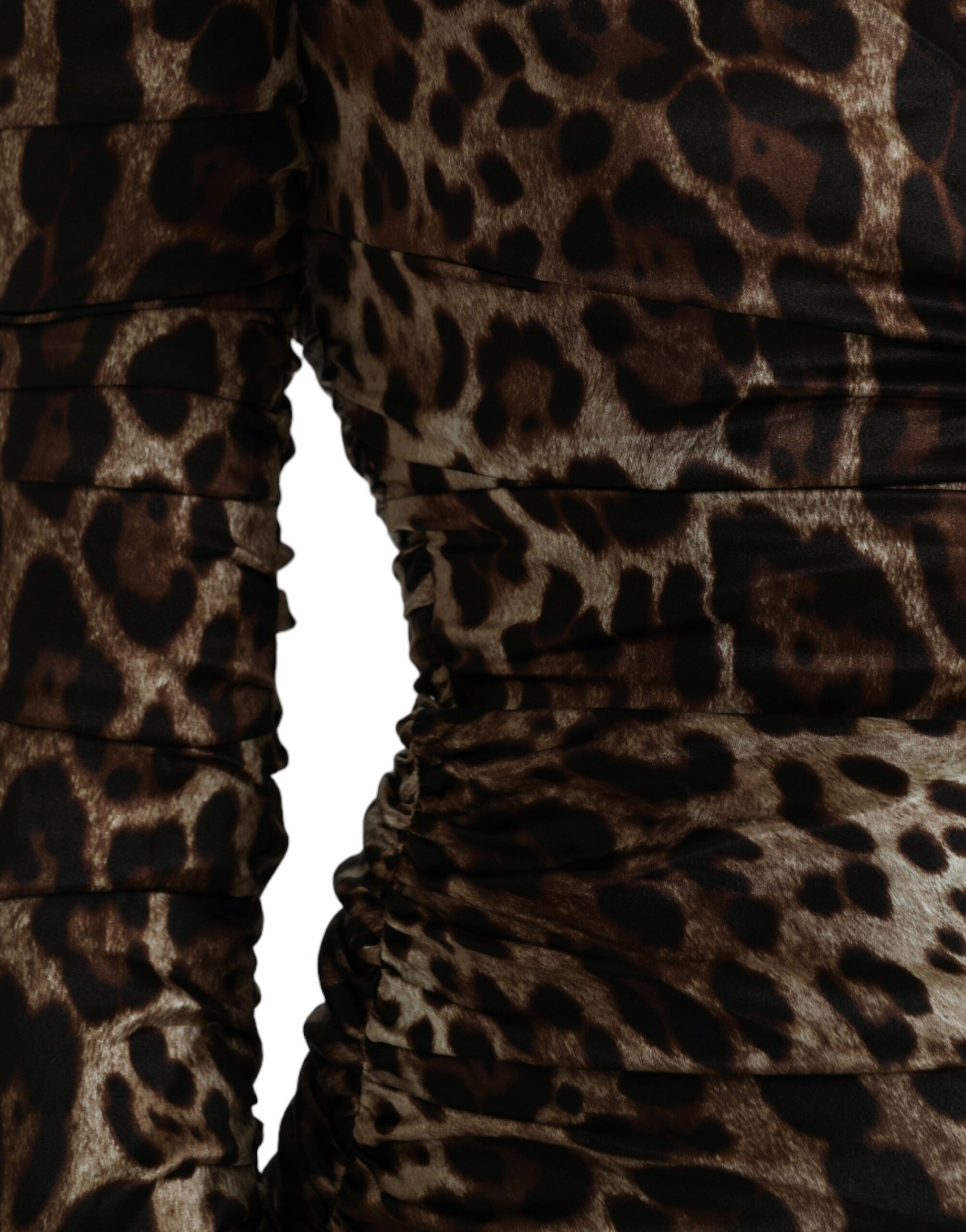 Leopard print bodycon dress with V-neck and midi length