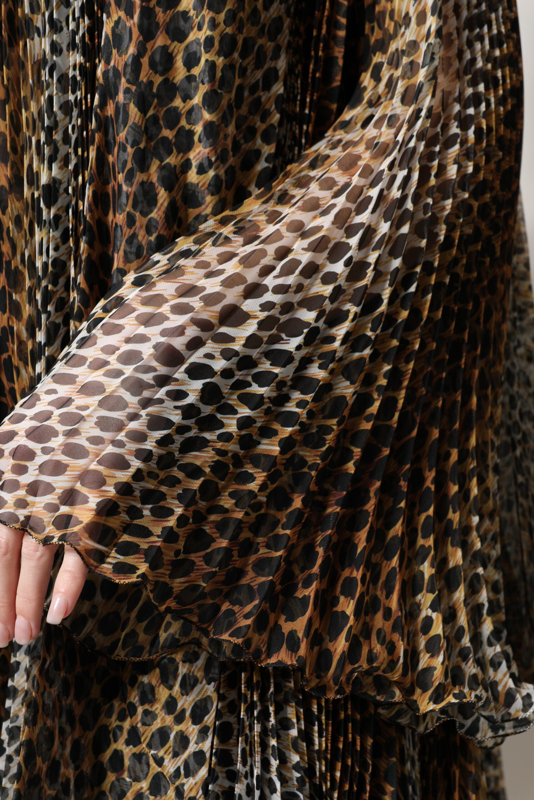A brown leopard print scarf collared chiffon dress