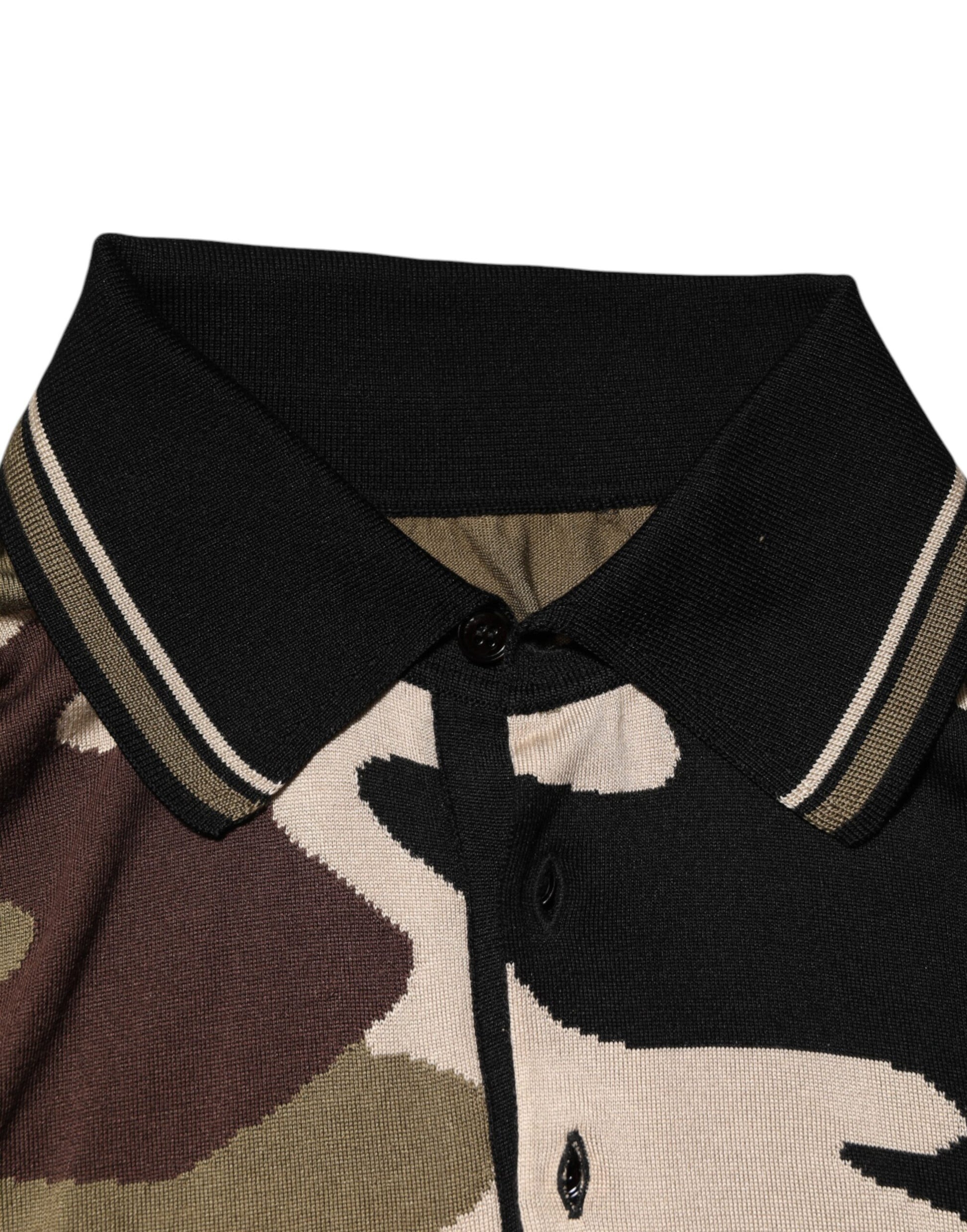 Camouflage shirt with collar and zipper
