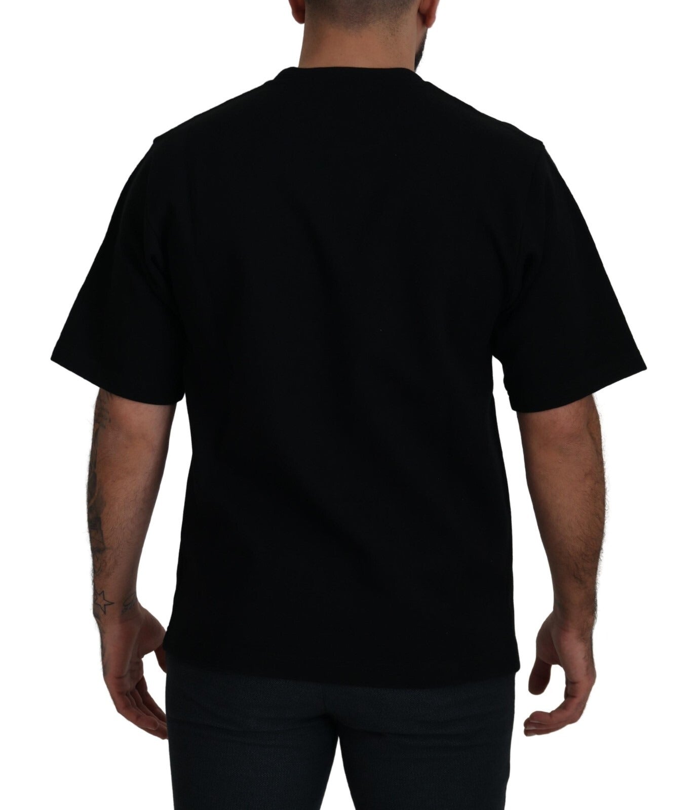 Black t-shirt on mannequin