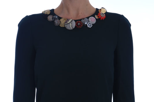 Black dress with a colorful necklace