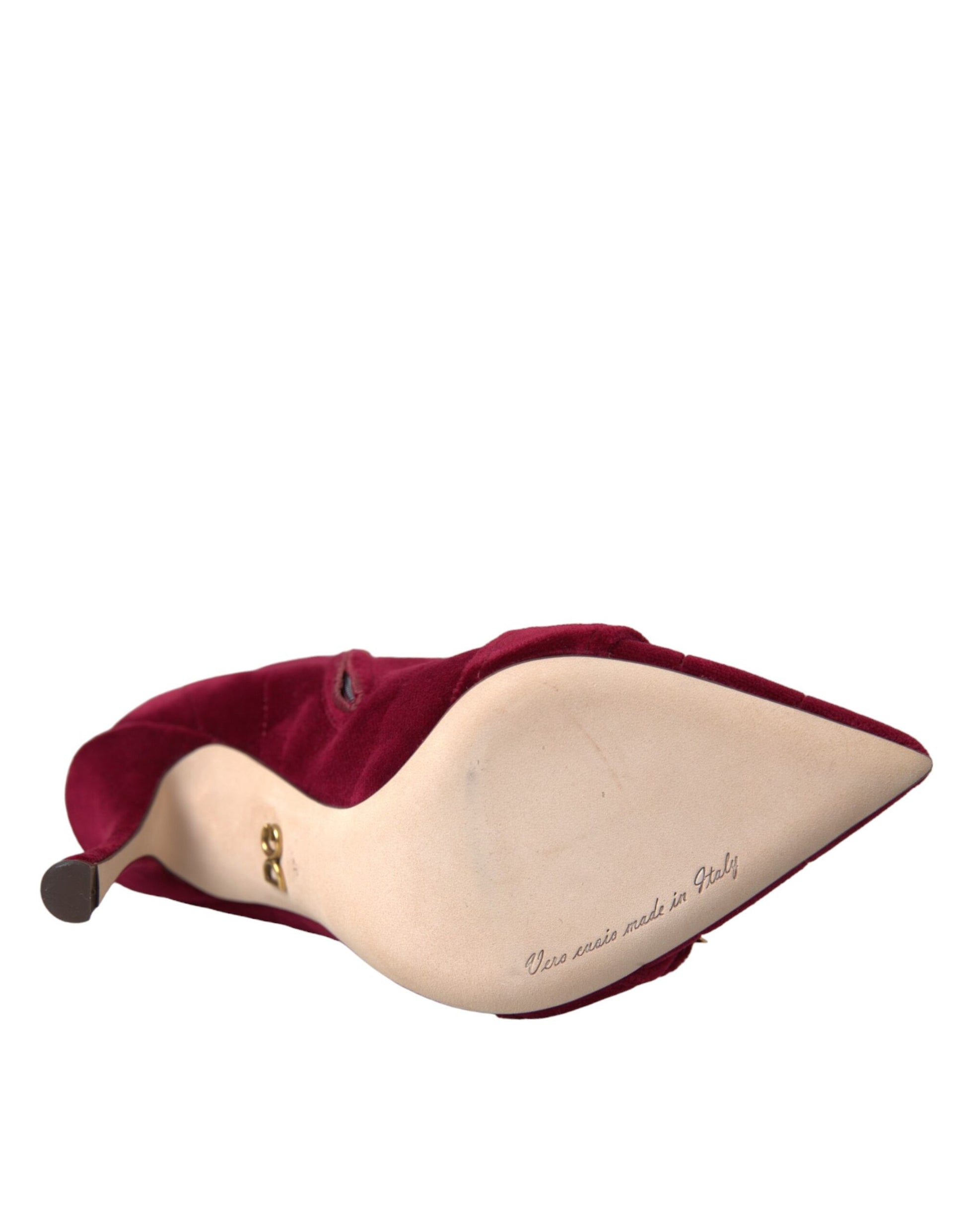 Red velvet hat with a tan interior
