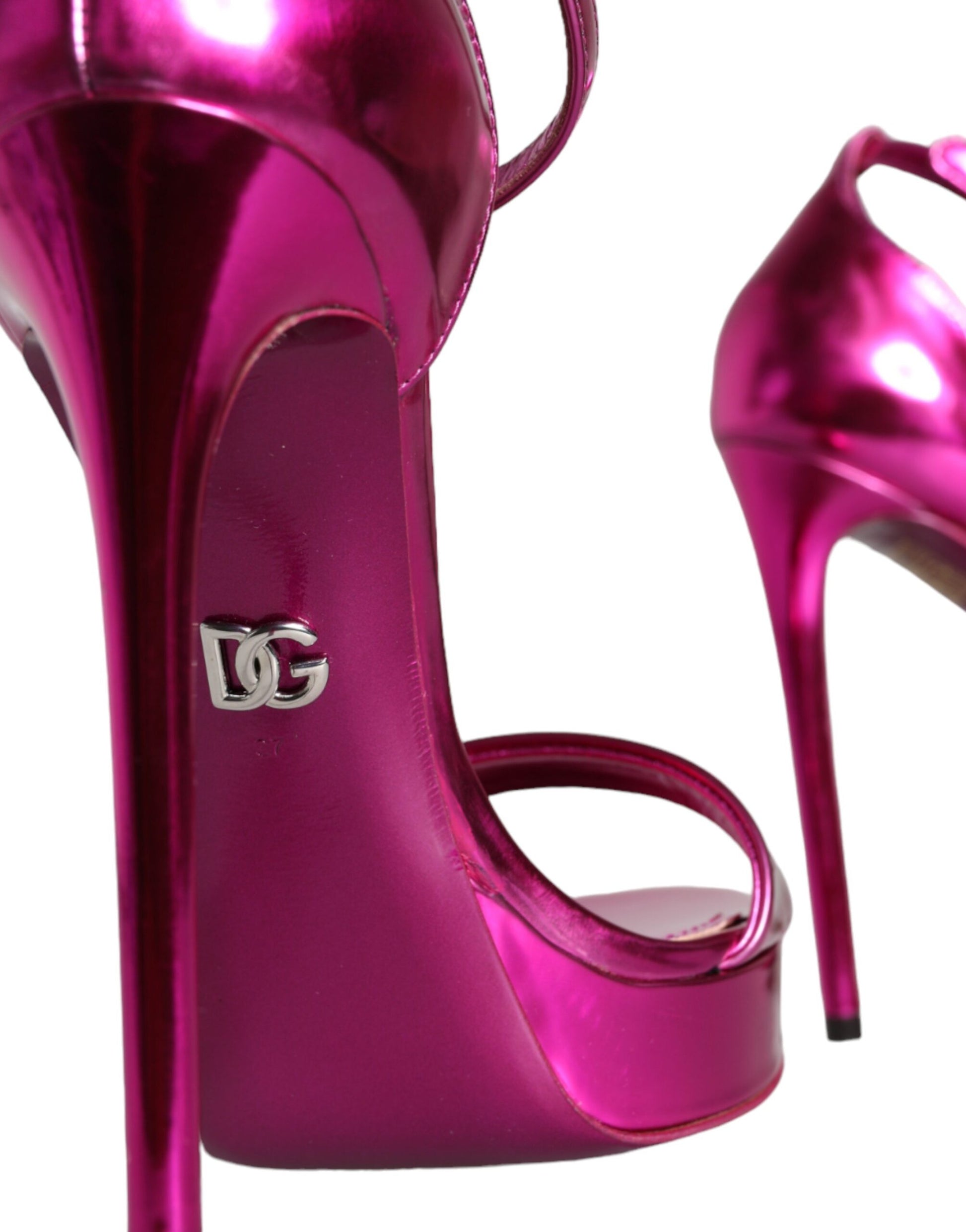 High heel pink shoe with logo on side