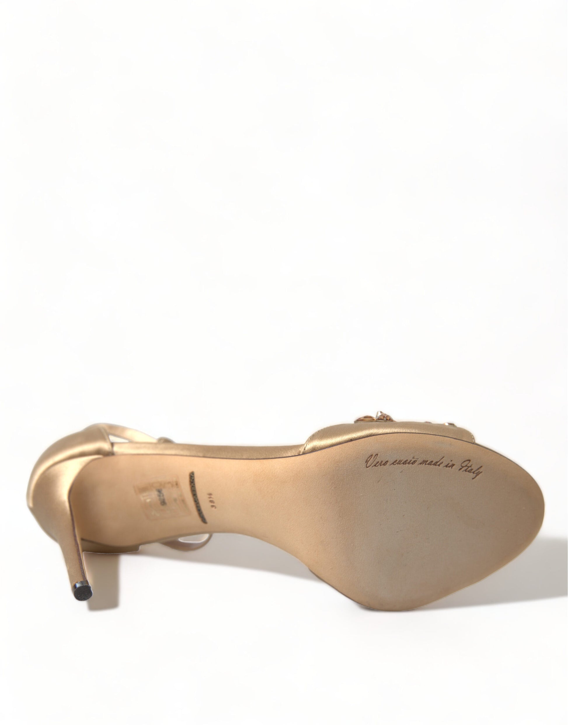 Gold violin shoe with black bow and strings