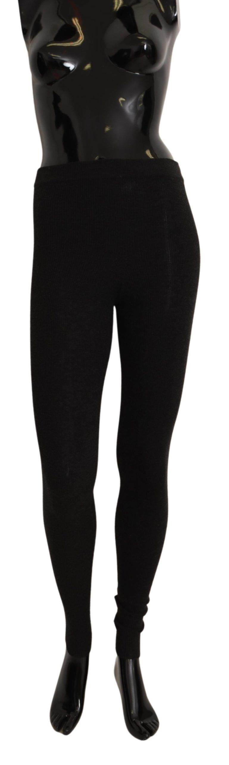 Mannequin wearing black leggings