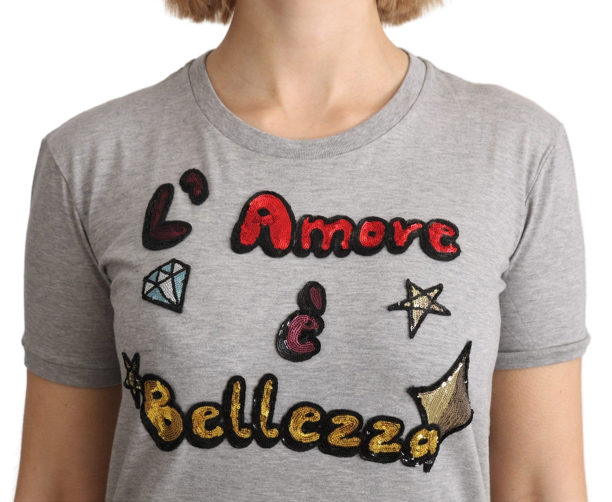 Grey t-shirt with embroidered Italian phrase "C'Amore Belli e Brillanti
