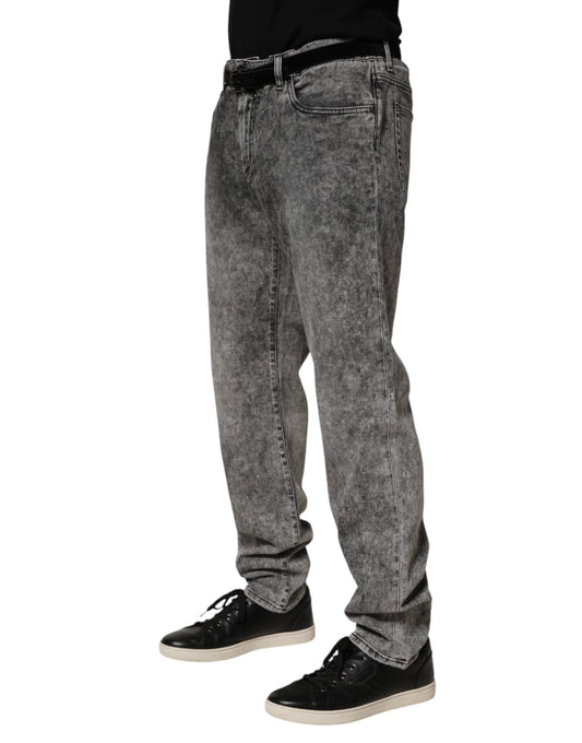 Man wearing jeans and sneakers