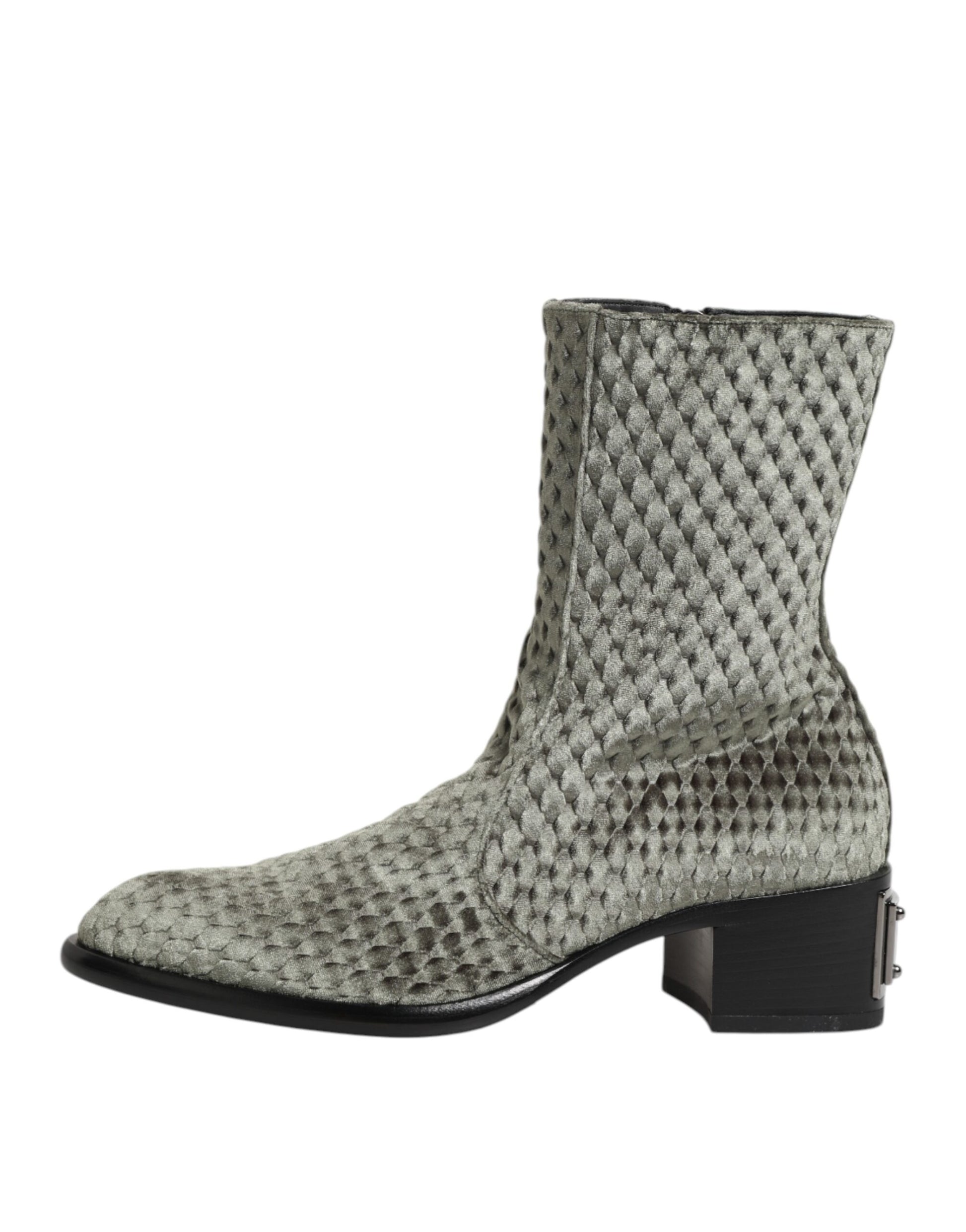 Boot with a patterned texture