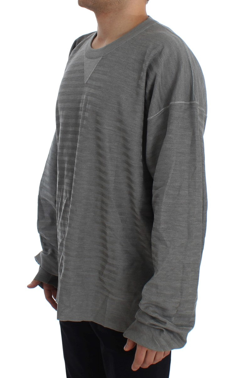 Long sleeve gray sweatshirt with horizontal ribbing