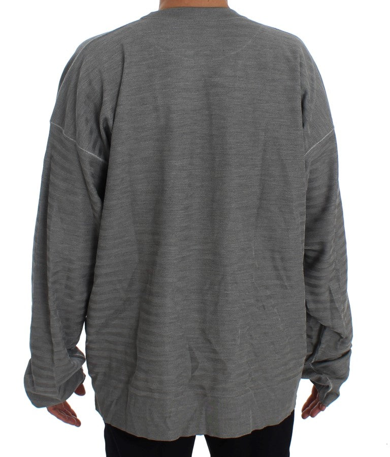 Long sleeve gray sweatshirt