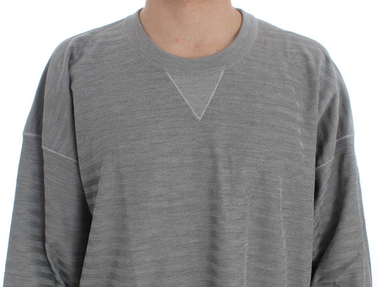 Long sleeve gray sweater with a V-neckline