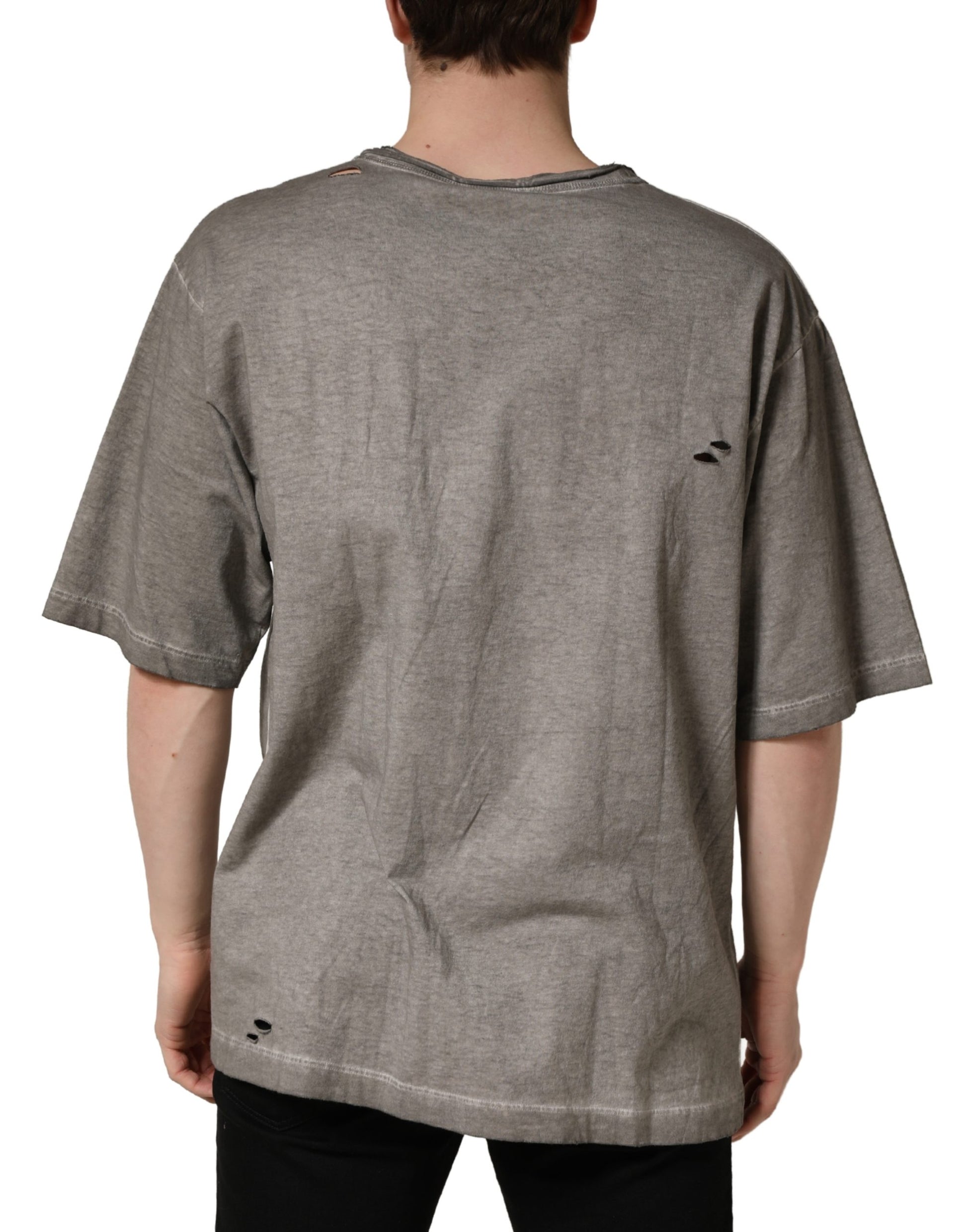 Grey short sleeve shirt on a mannequin