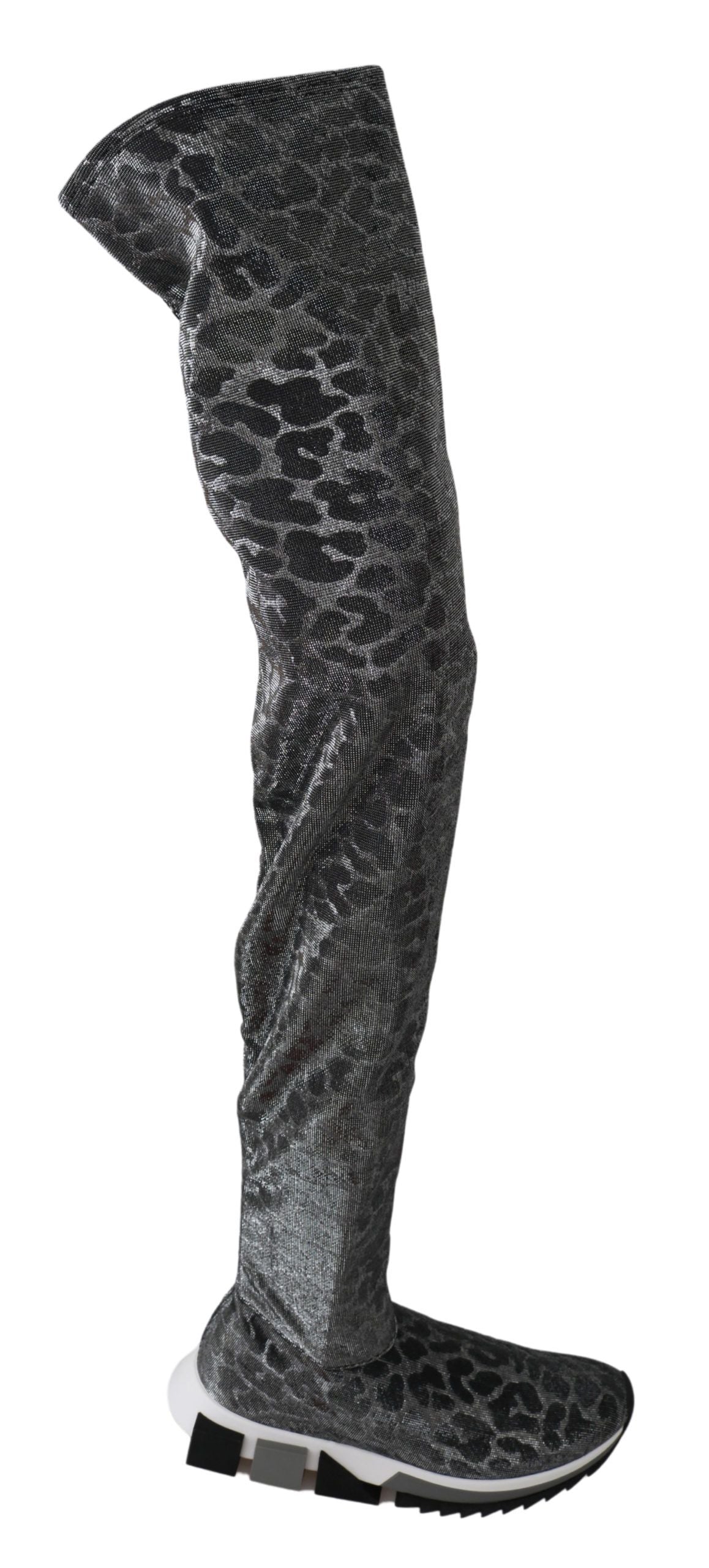 Leggings with a camouflage pattern and high boots for outdoor activities