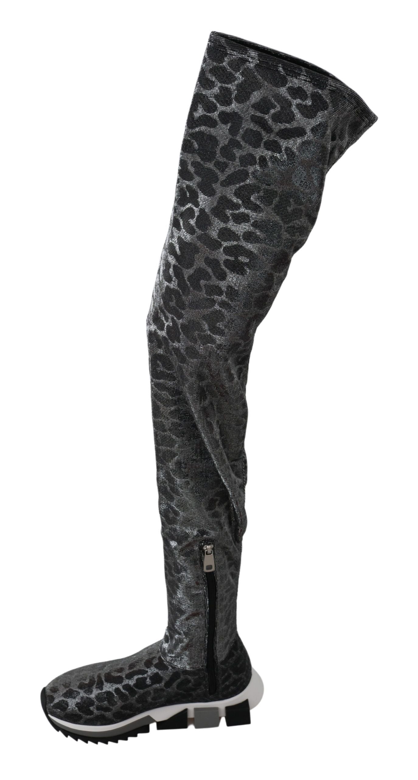 Boot with a camouflage pattern and a high shaft