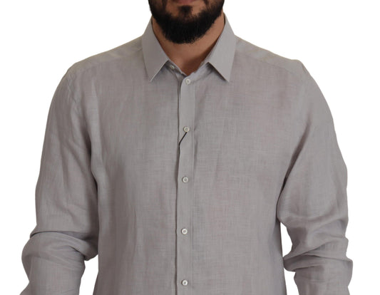 Man wearing a light grey shirt
