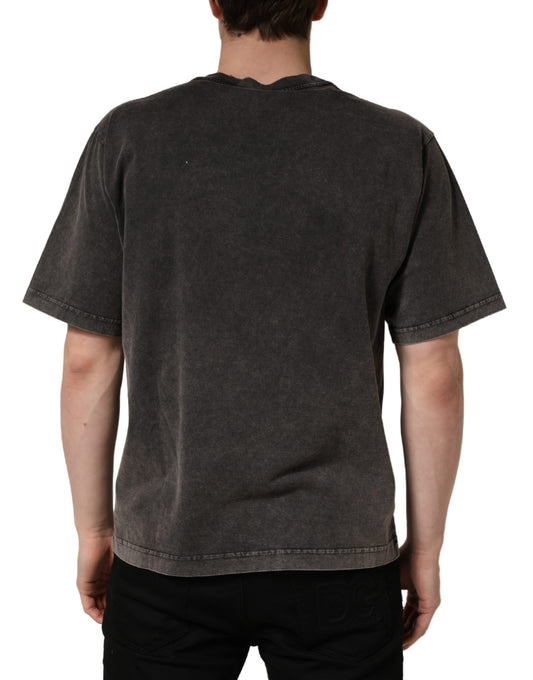 Man wearing gray t-shirt