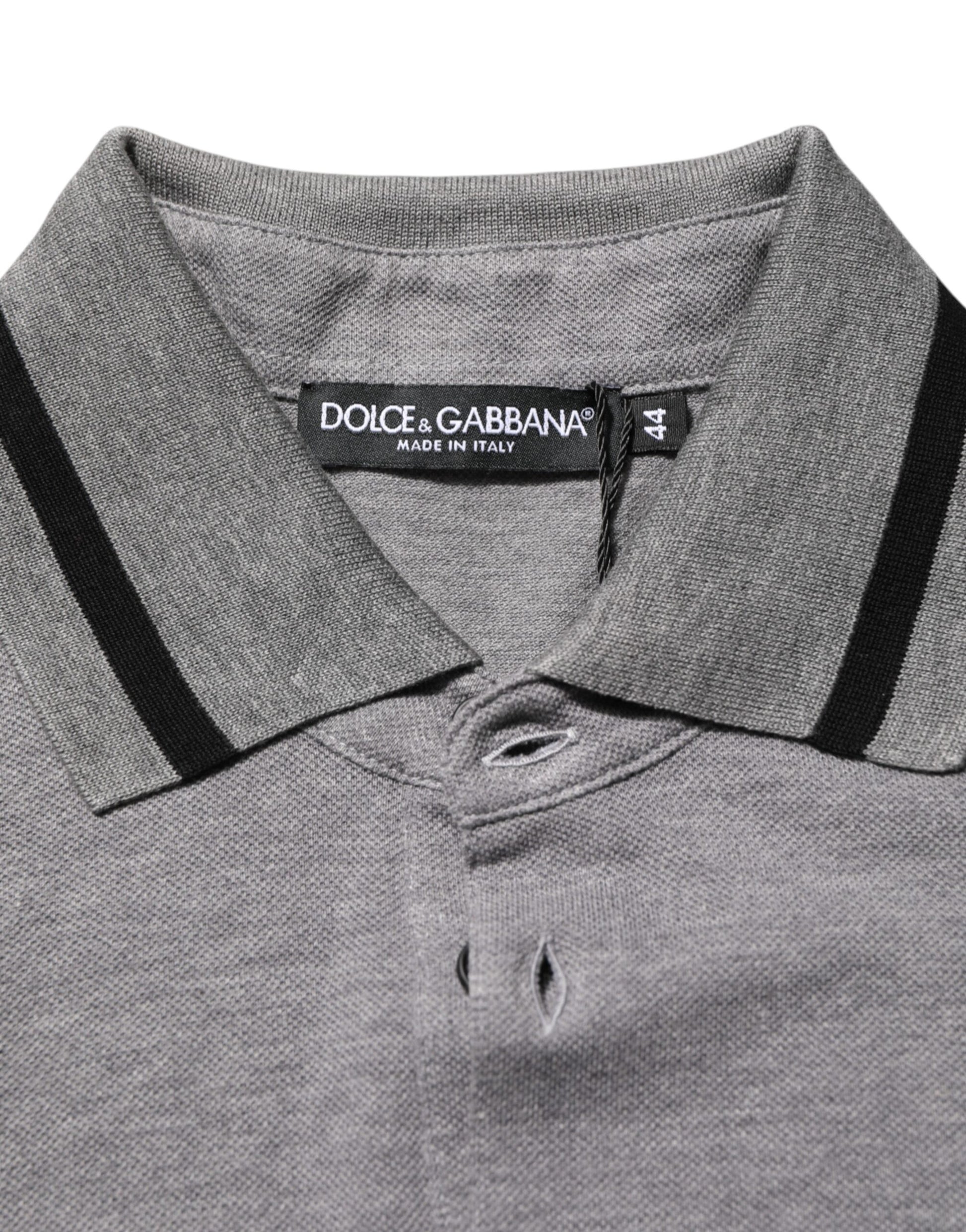 Polo shirt with collar and two pockets on front