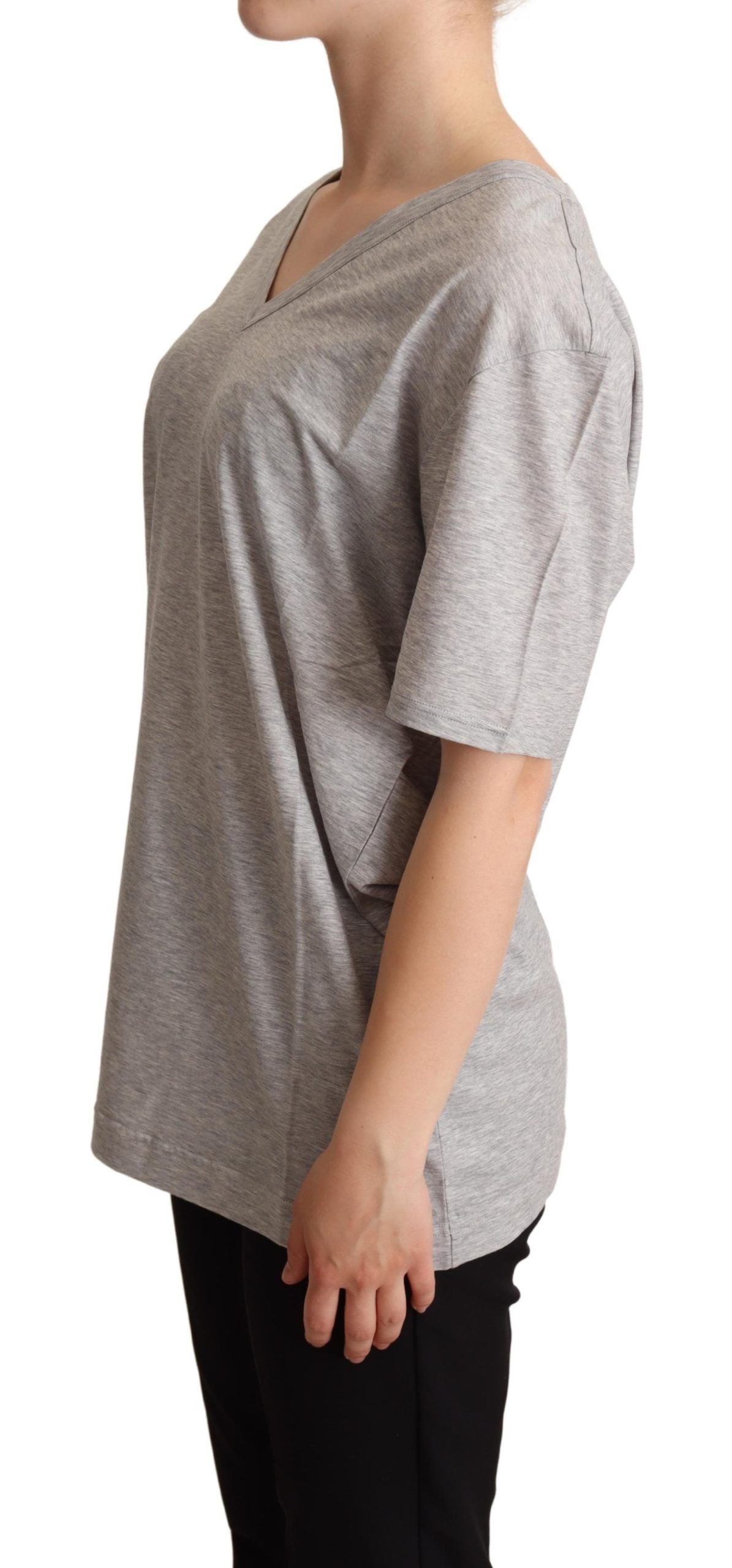 Grey short sleeved shirt on a woman