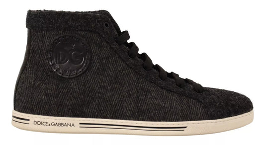 High top sneaker with logo on side