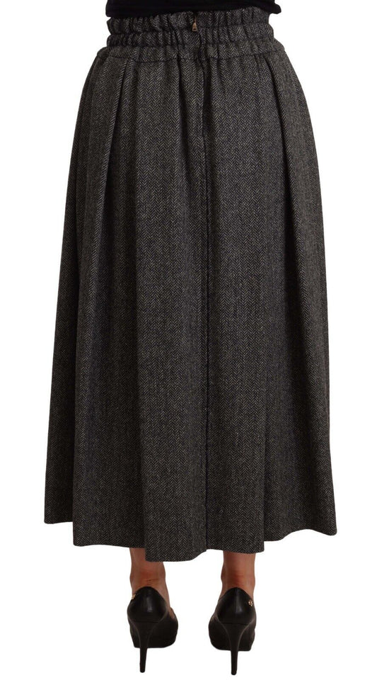 Long skirt with a patterned design