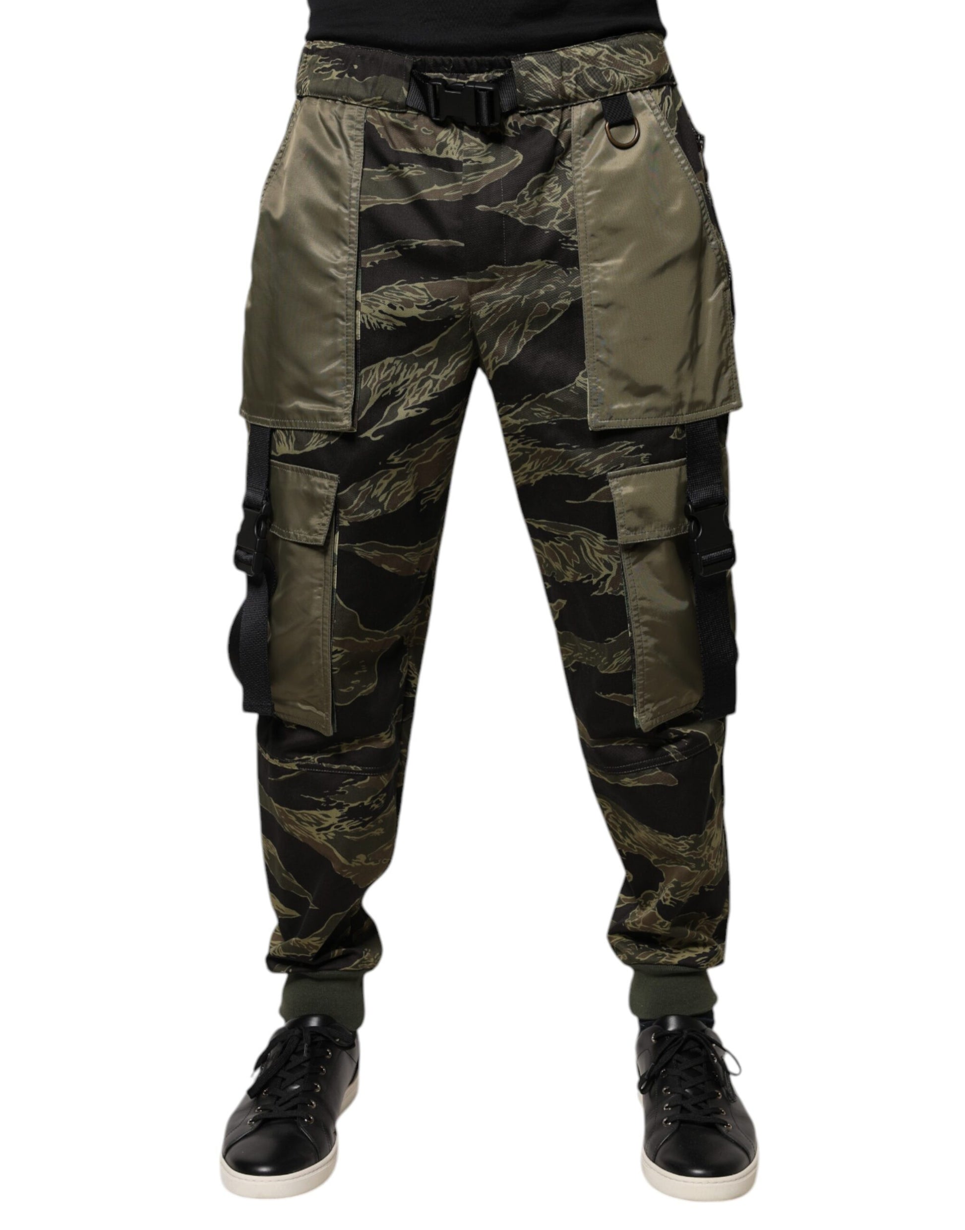 Camouflage pants for outdoor activities