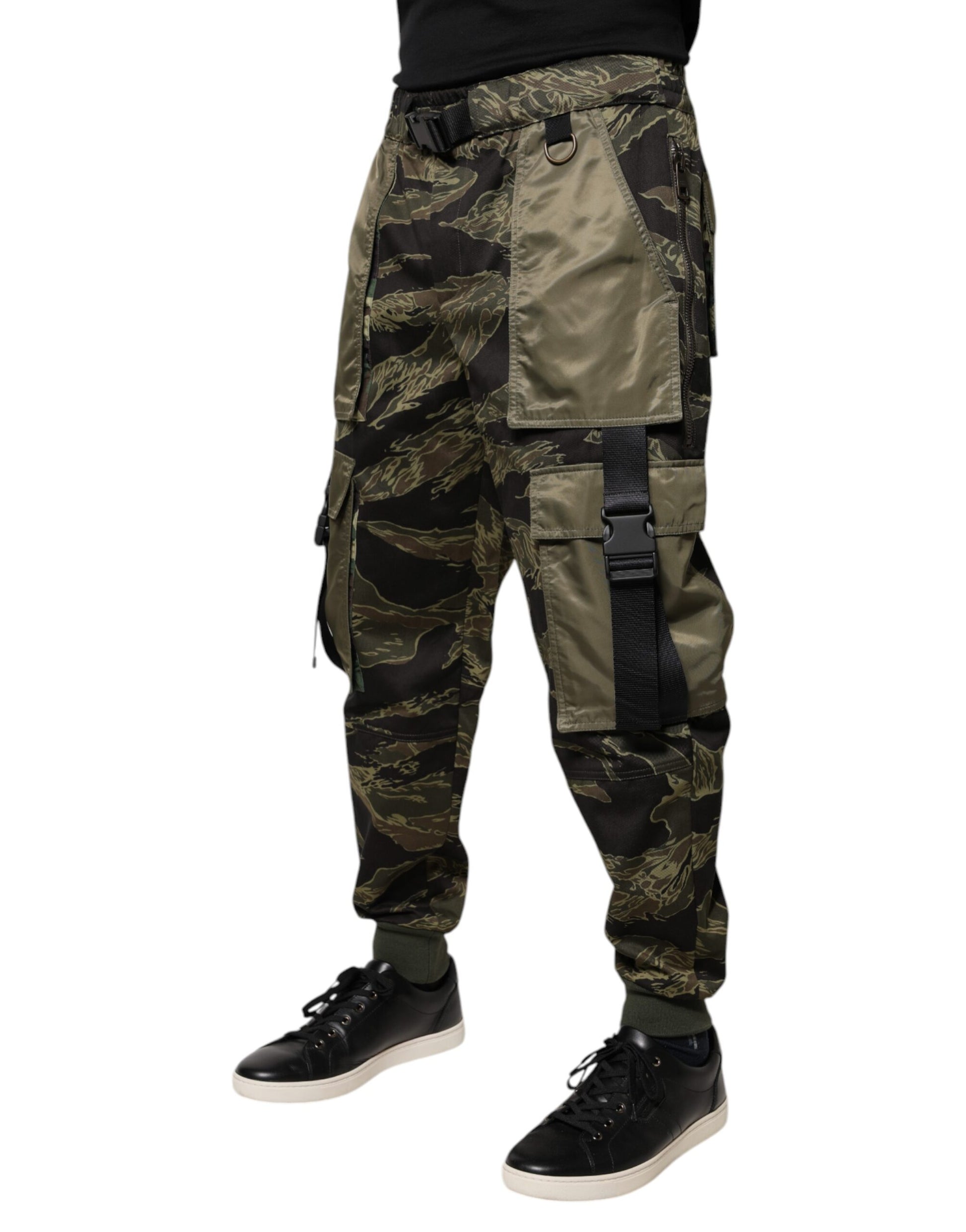 Camouflage pants for outdoor activities