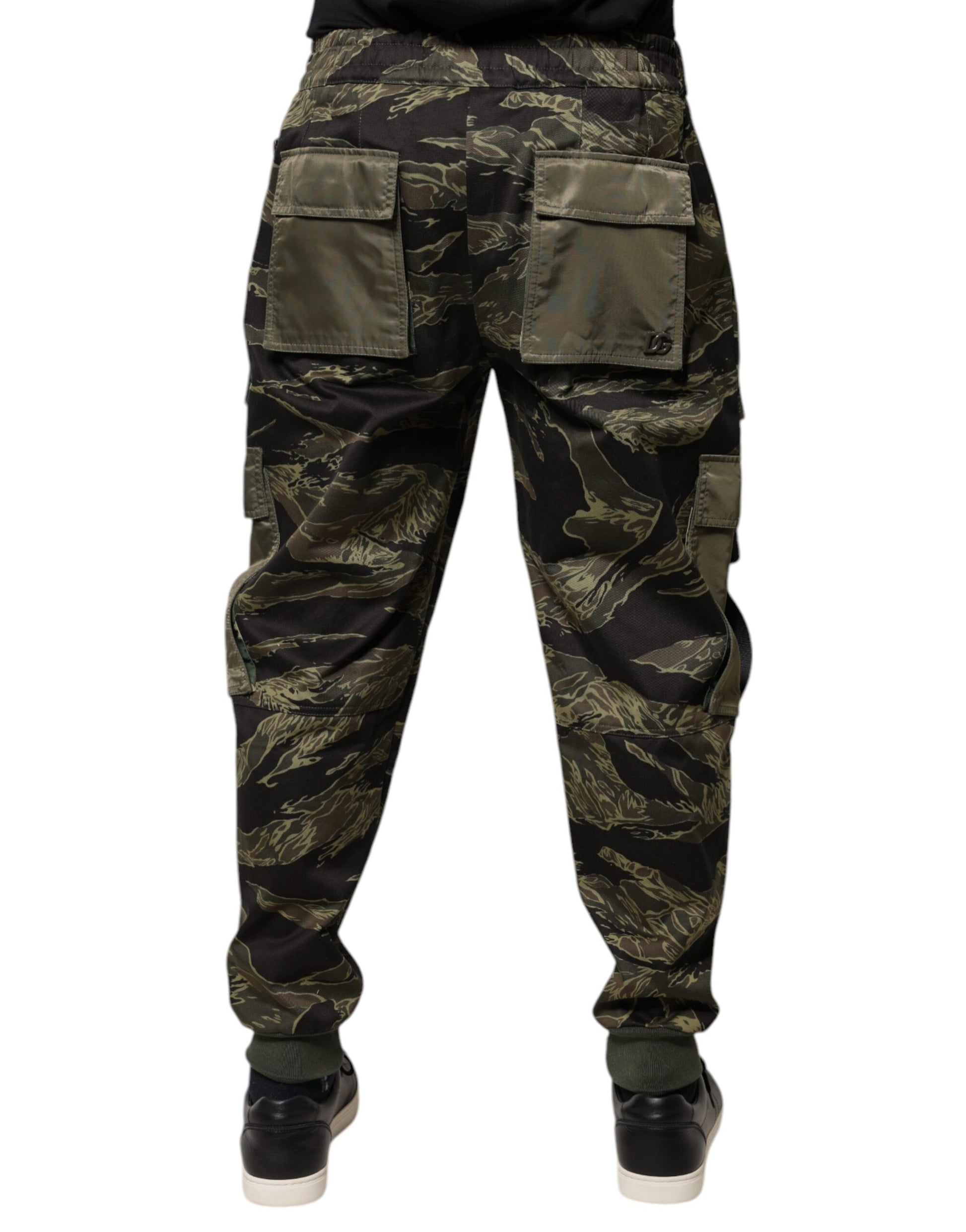 Camouflage pants for outdoor activities