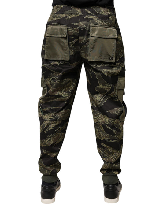 Camouflage pants for outdoor activities