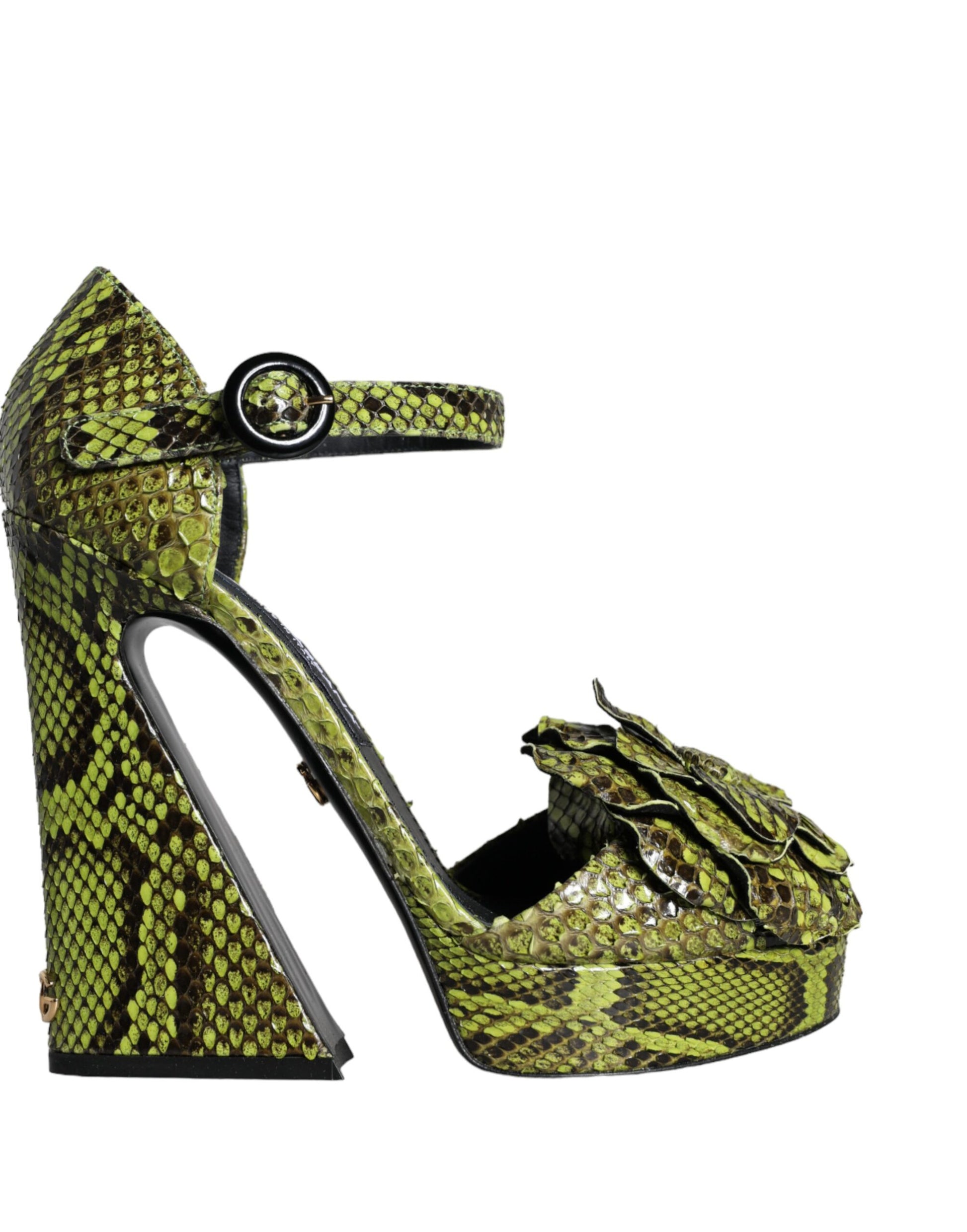 High heel shoe with snake skin print
