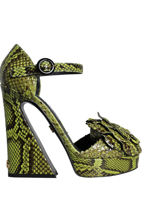 High heel shoe with snake skin print