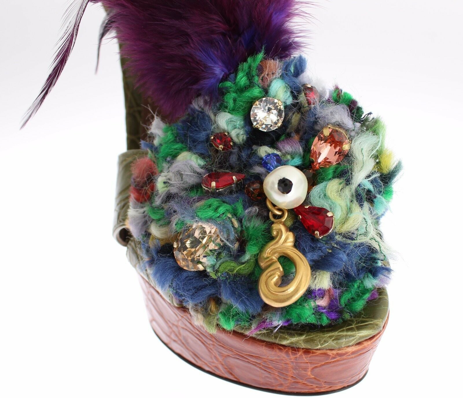 Decorative shoe with embroidery and jewels