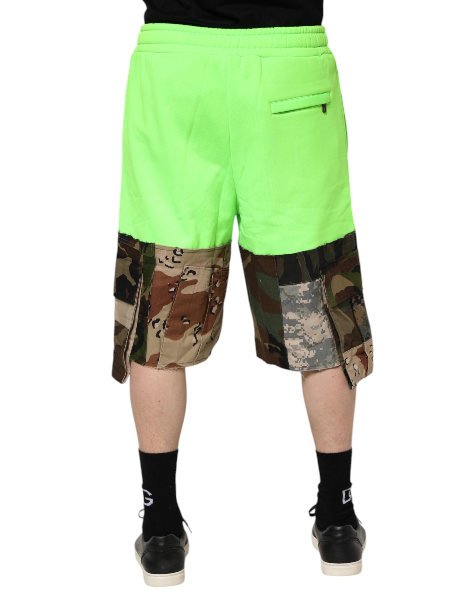 Camouflage shorts with pockets on sides