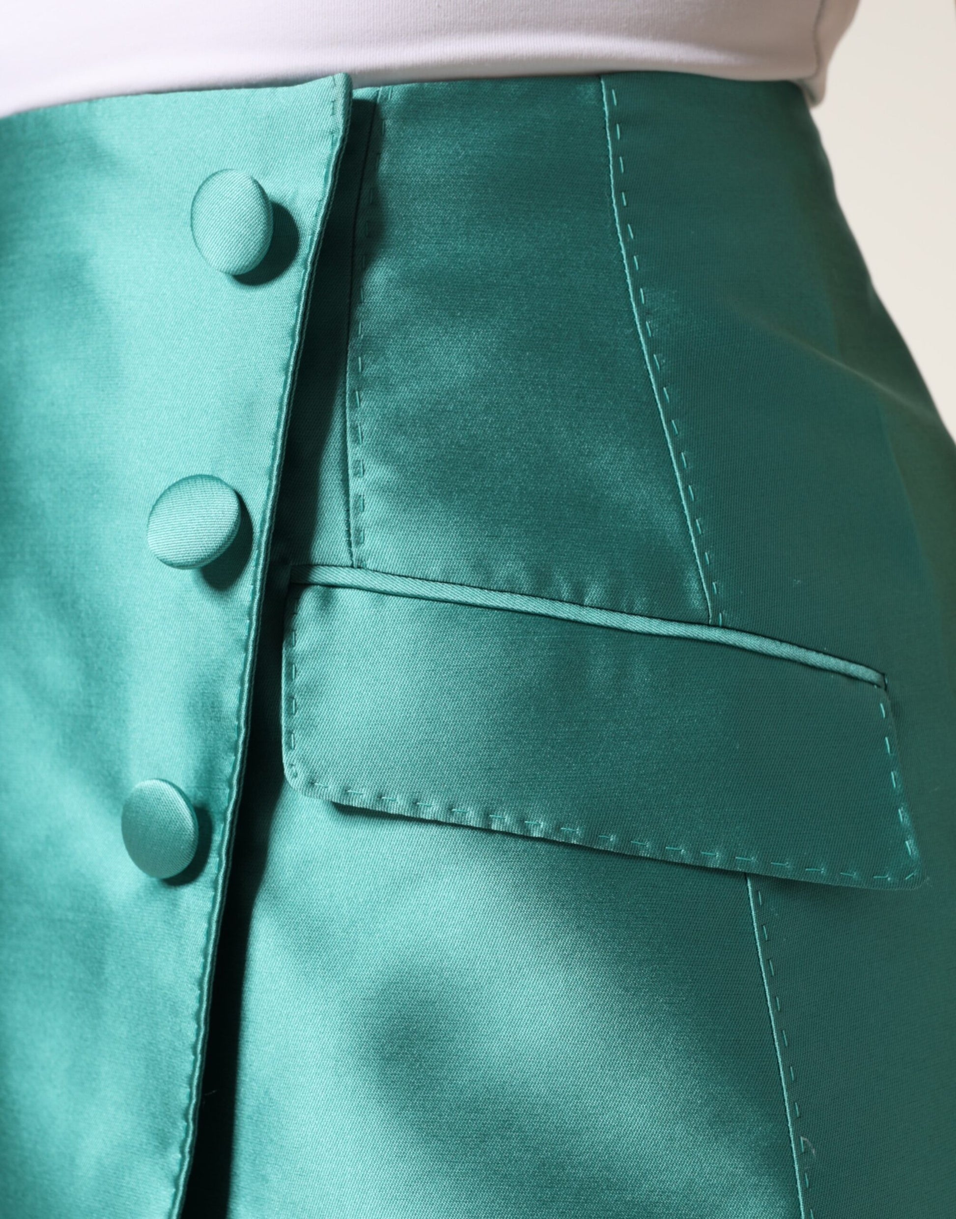 Green skirt with buttons on waistband