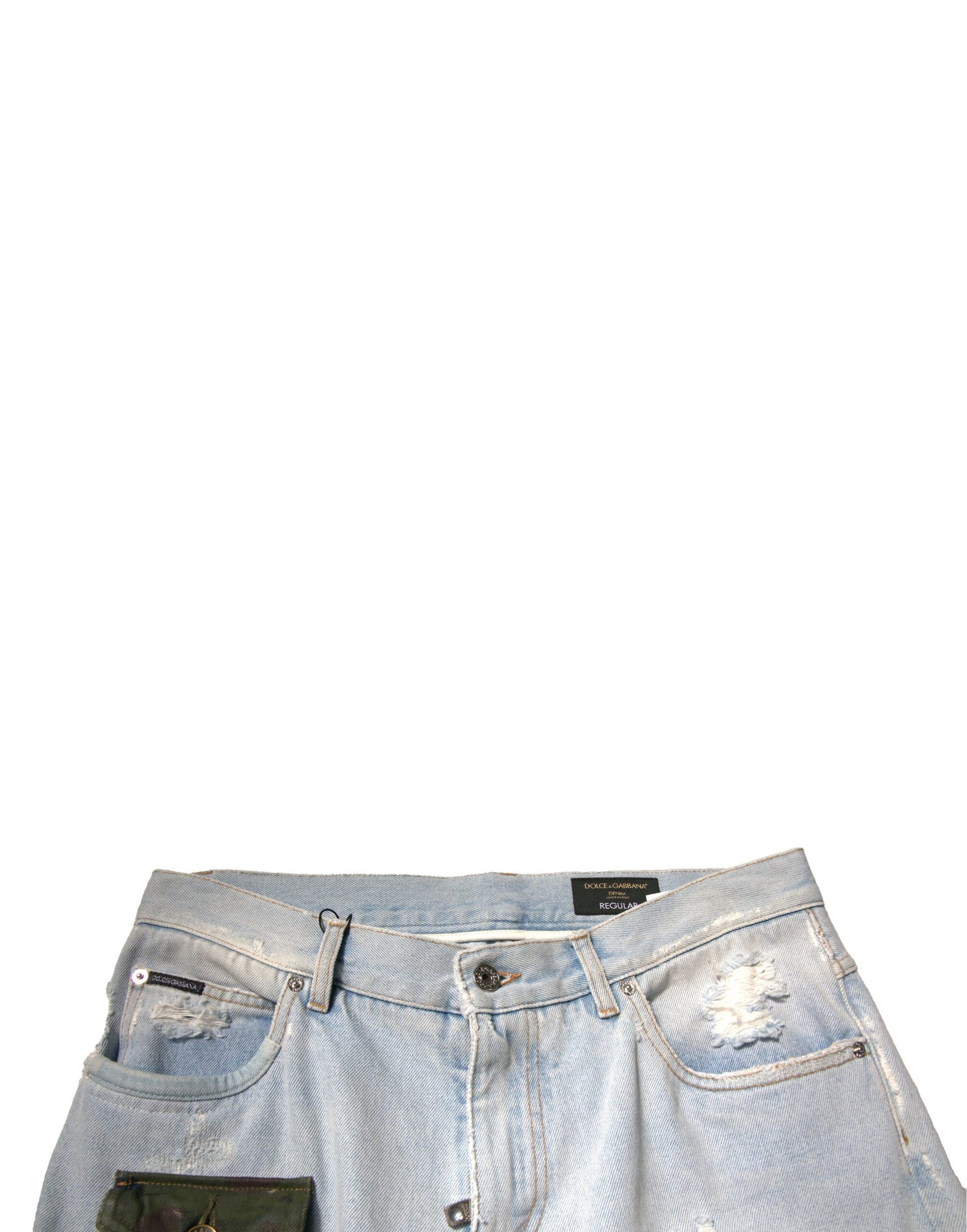 Blue denim shorts with pockets on front