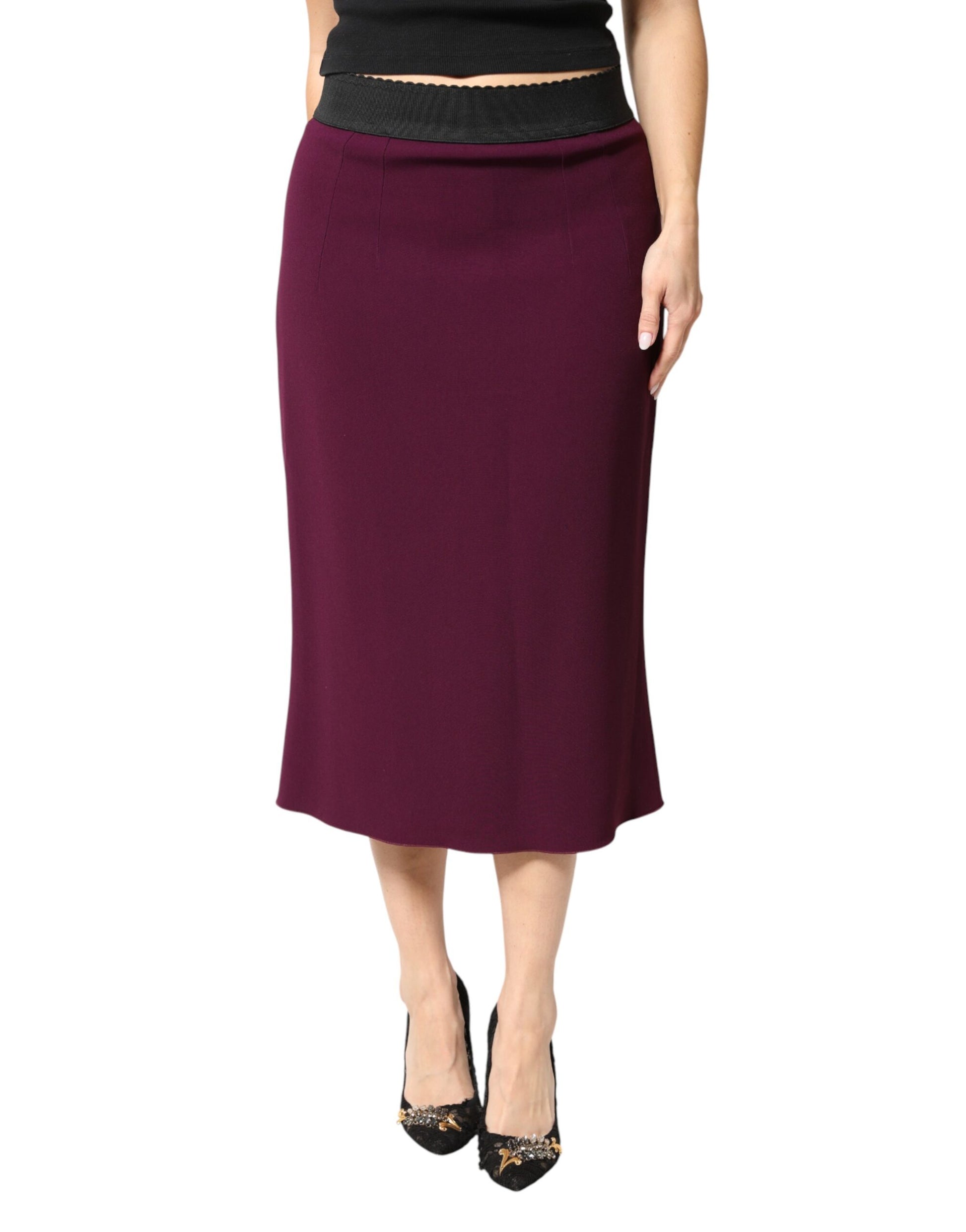 Woman wearing a maroon skirt and black top